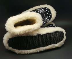 Hausschuhe Hüttenschuhe Lammfell Schaffell schwarz-weiss