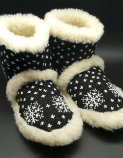 Hausschuhe Hüttenschuhe Lammfell Schaffell schwarz-weiss